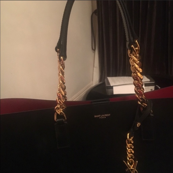 Saint Laurent structured tote, with gold chain detail. - Picture 6 of 8